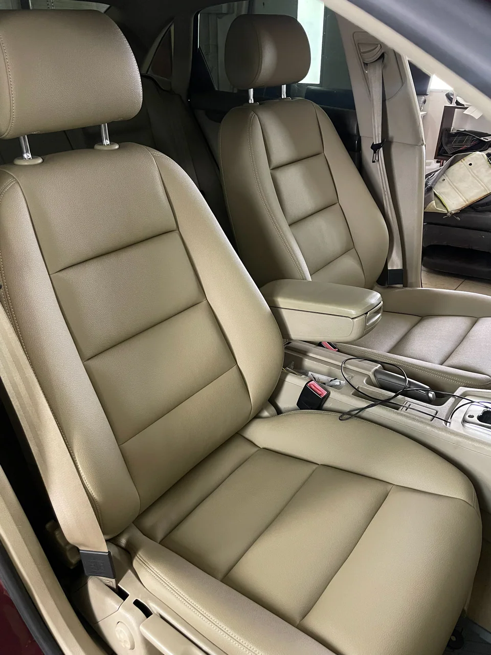 Audi A4 — обновление передней части салона — фото работы АвтоАтелье24 в Красноярске