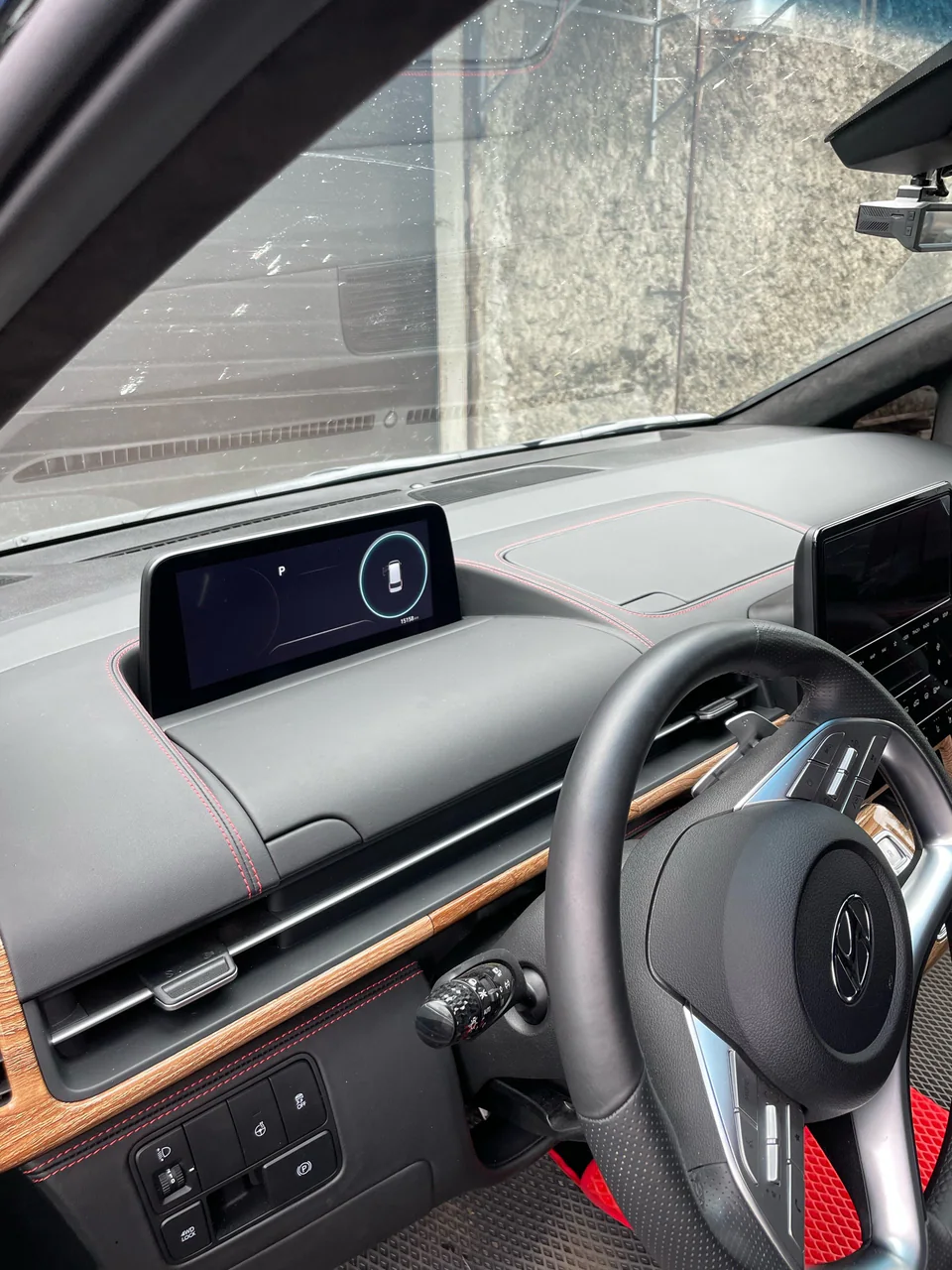 Hyundai Staria — комплексная перетяжка потолка — фото работы АвтоАтелье24 в Красноярске