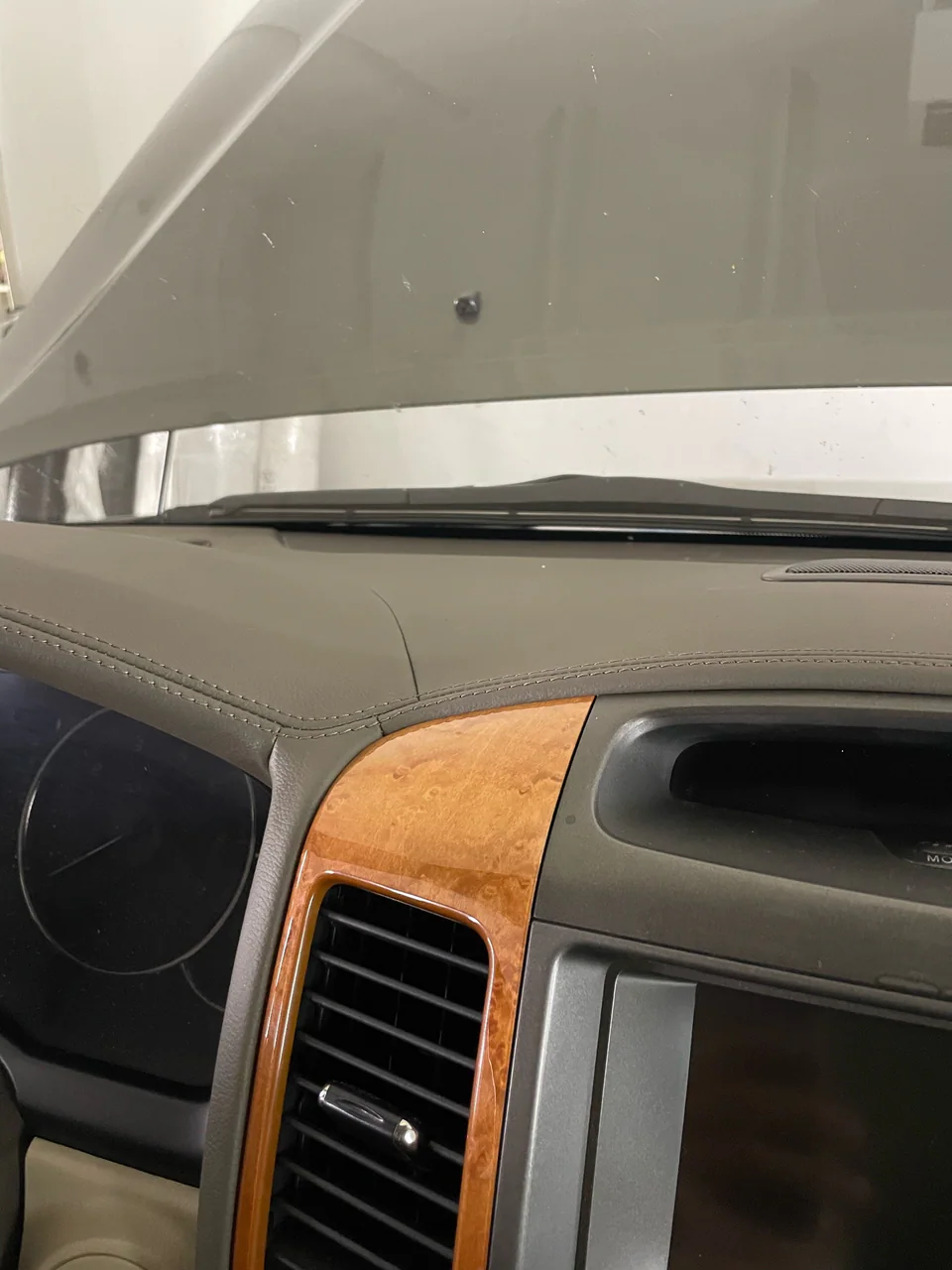 Lexus GX 470 — ремонт и перетяжка торпедо — фото работы АвтоАтелье24 в Красноярске