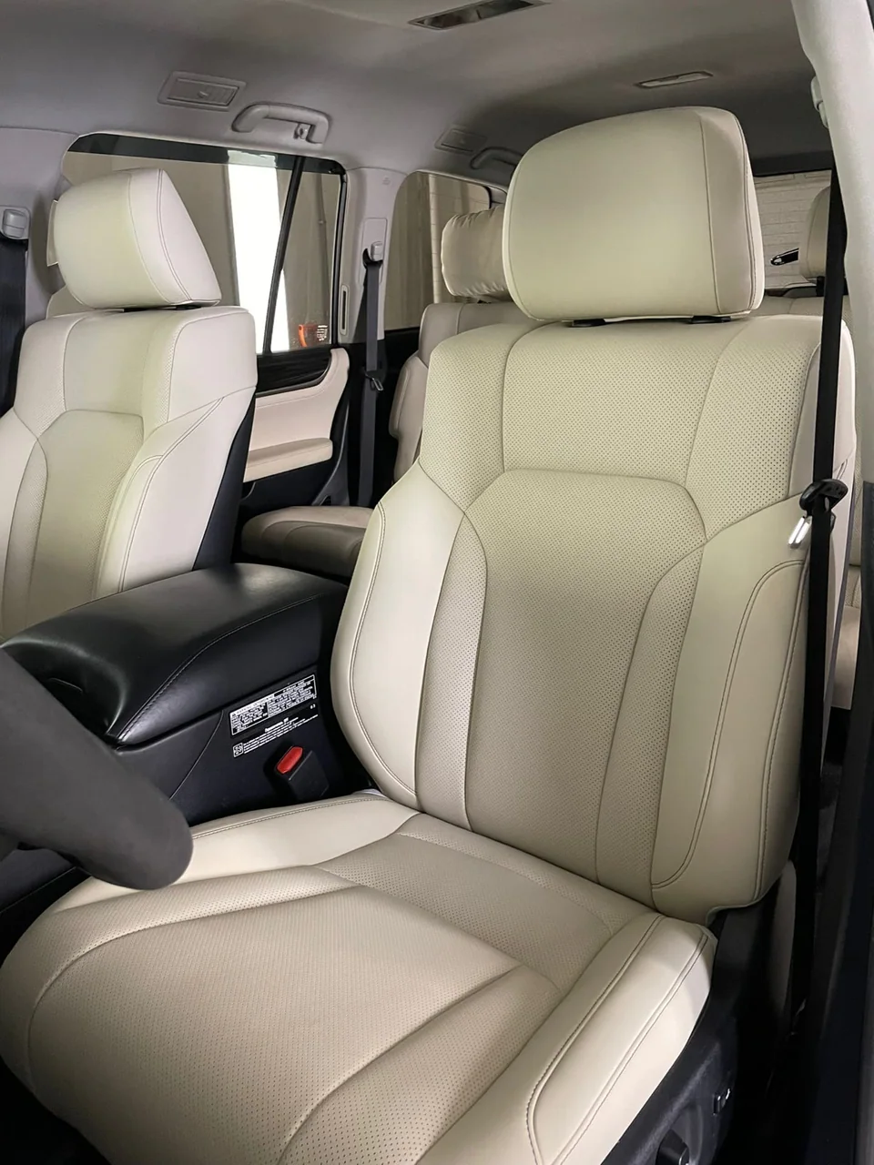 Lexus LX — обновление передних сидений — фото работы АвтоАтелье24 в Красноярске