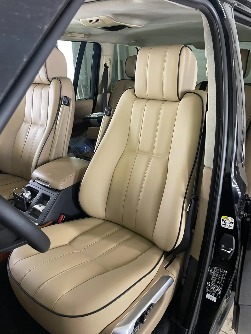 Range Rover — ремонт сиденья, руля и подлокотников — фото работы АвтоАтелье24 в Красноярске