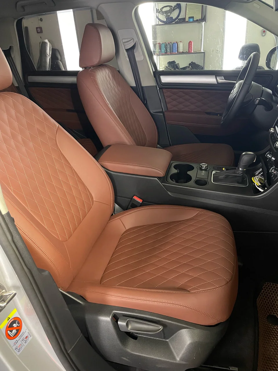 Volkswagen Touareg — комплексная перетяжка салона — фото работы АвтоАтелье24 в Красноярске